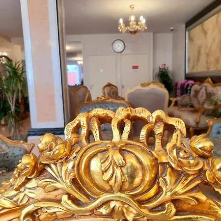 Отель Royal Paris
