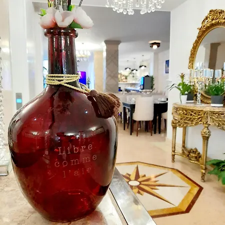 Отель Royal Paris Ивры-Сур-Сеине