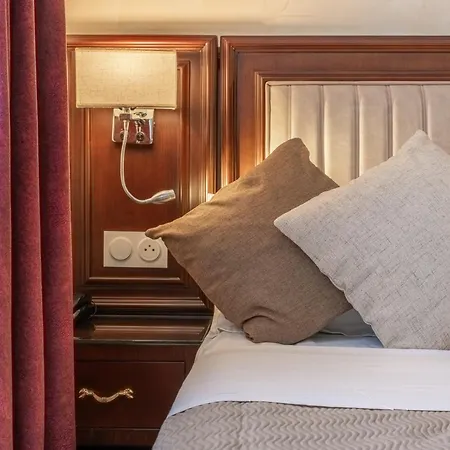 Отель Royal Paris