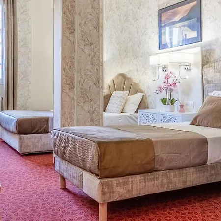 Отель Royal Paris